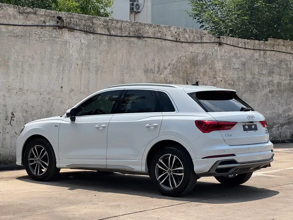 Audi Q3 2021 — фото 13