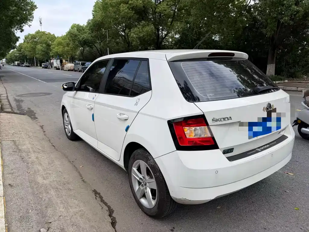 Skoda Fabia 2016 — фото 11