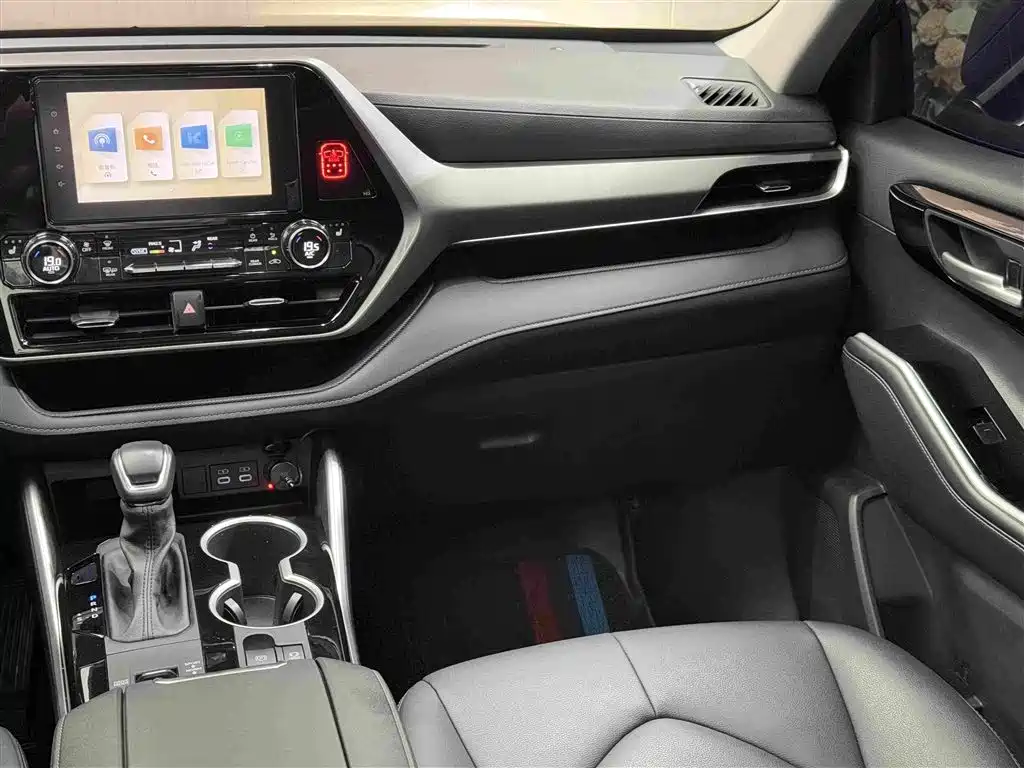 Toyota Highlander 2024 — фото 17