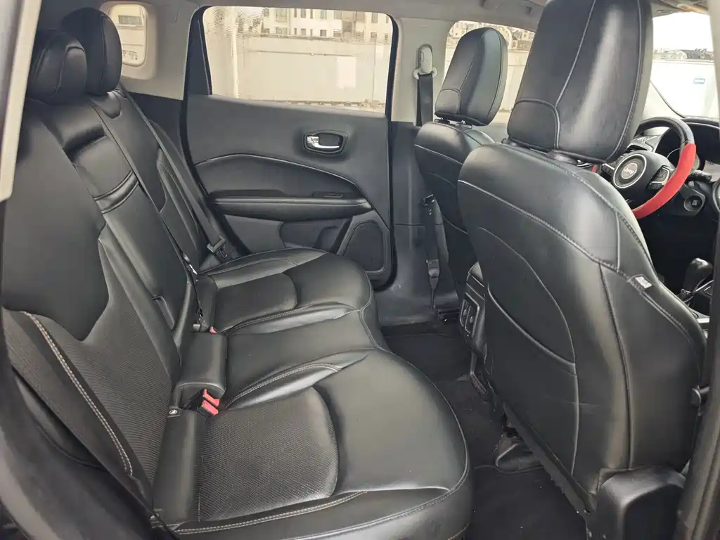 Jeep Compass 2017 — фото 11
