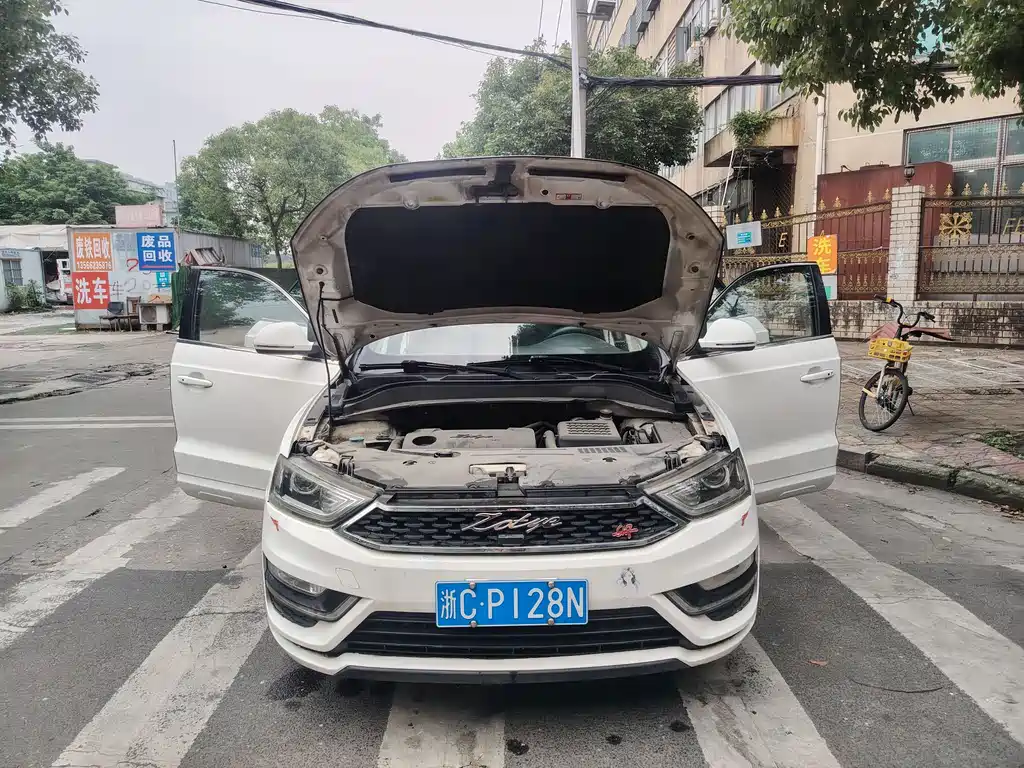 Zotye SR7 2016 — фото 12