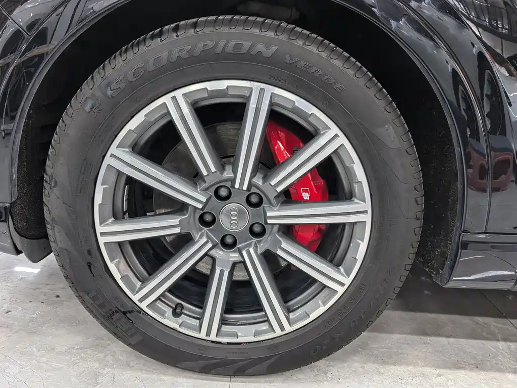 Audi Q7 2020 — фото 15
