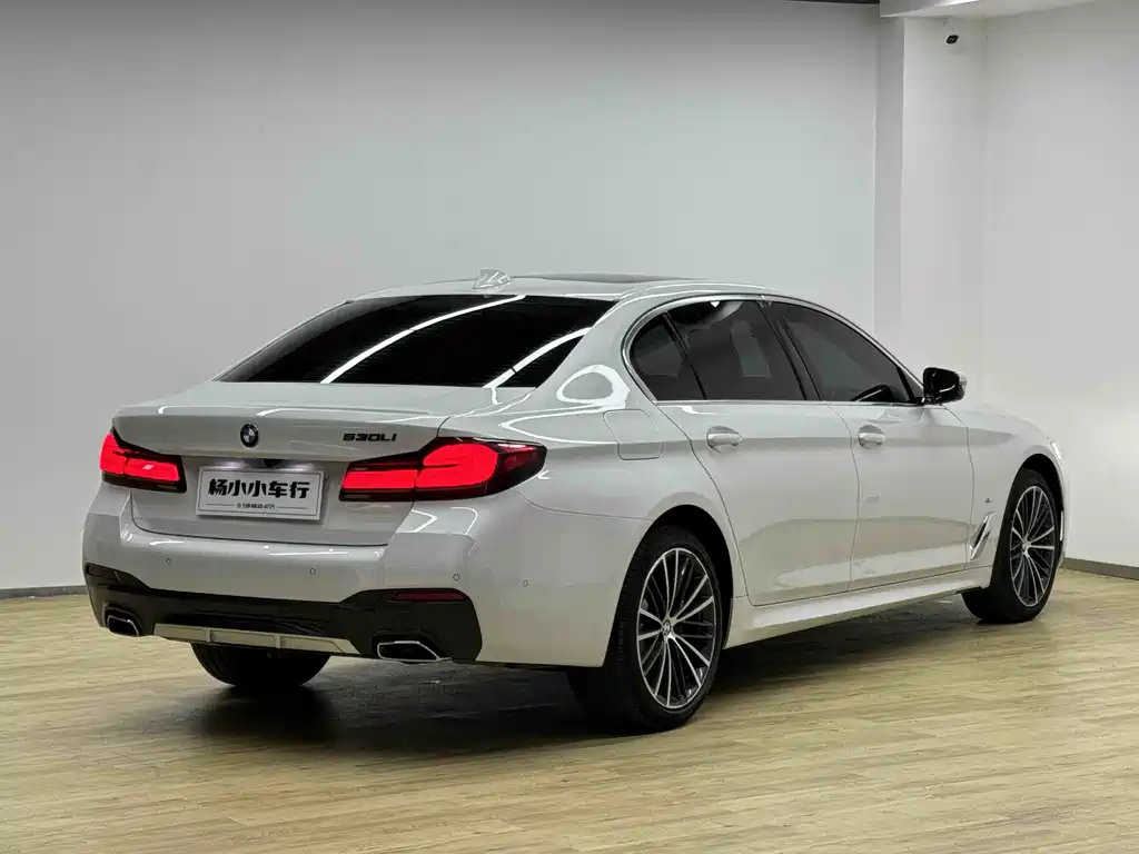 BMW 5 Series 2023 — фото 12