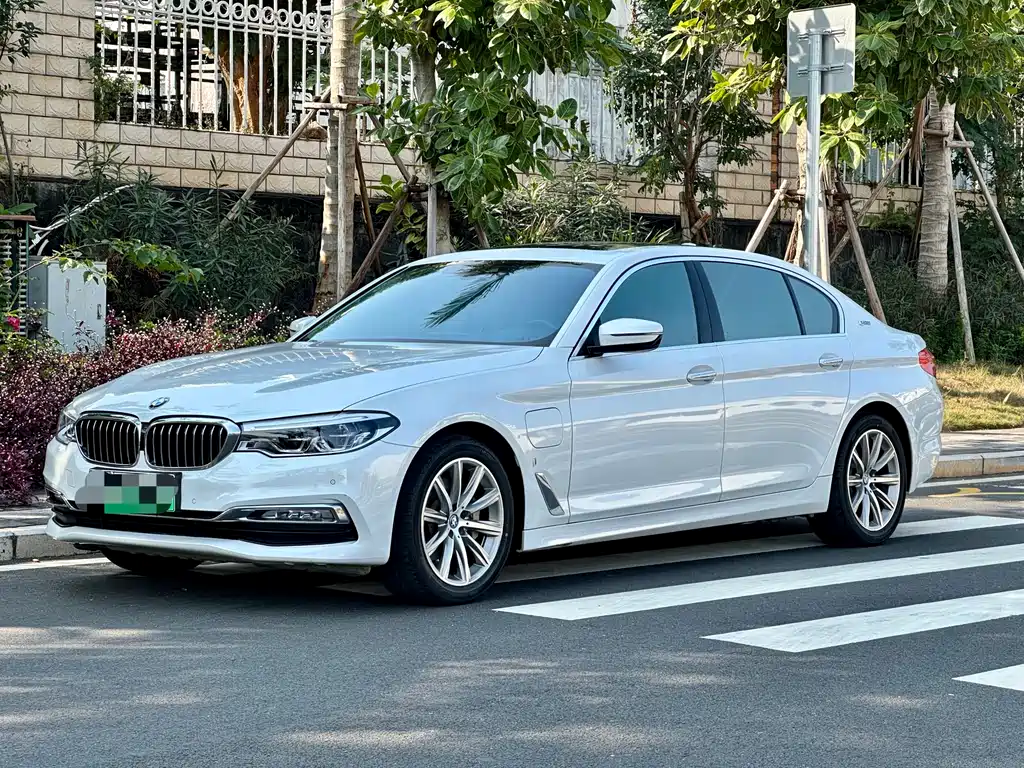 BMW 5 Series New Energy 2019 — фото 3