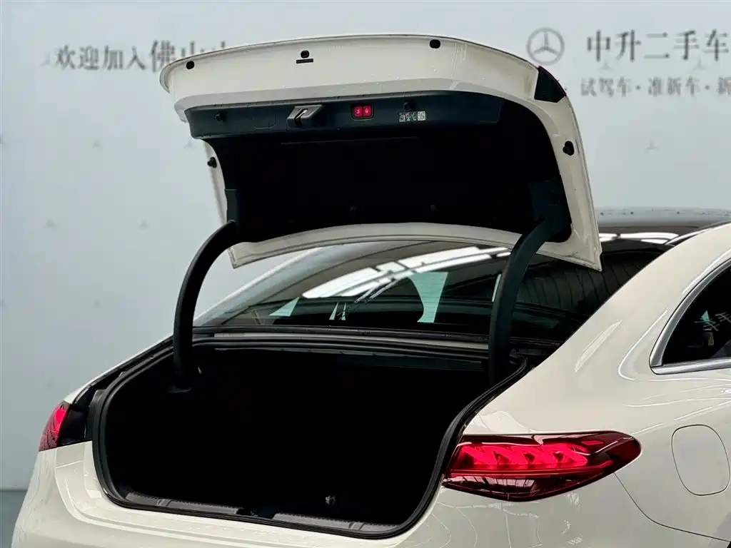 Mercedes-Benz EQE 2025