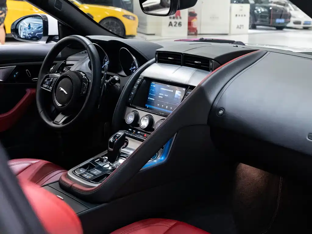 Jaguar F-TYPE 2017 — фото 12