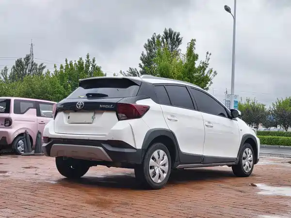 Toyota Yaris L 2021