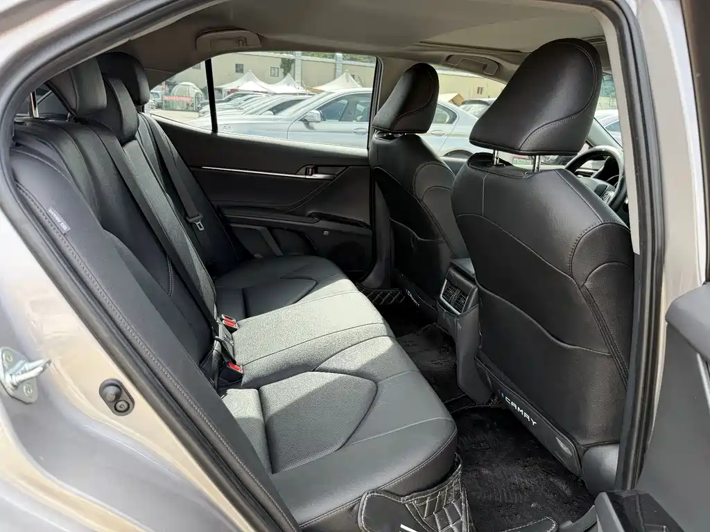 Toyota Camry 2023 — фото 11