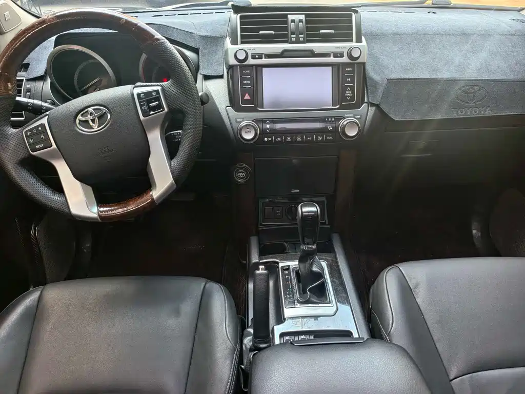 Toyota Prado 2017 — фото 2