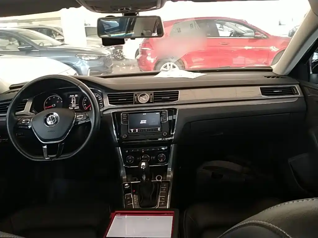 Volkswagen Passat 2018 — фото 10