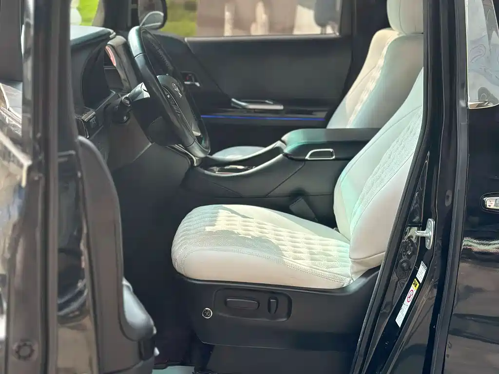 Toyota Alphard 2011 — фото 10