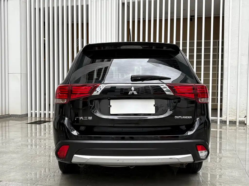 Mitsubishi Outlander 2017 — фото 14
