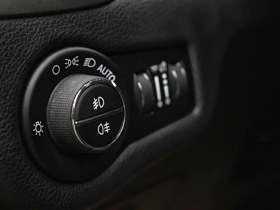 Jeep Cherokee 2019 — фото 25