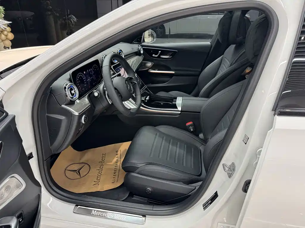 Mercedes-Benz C-Class 2025 — фото 14