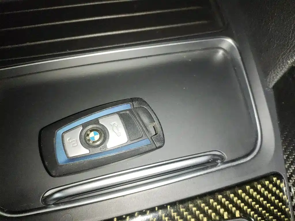 BMW 3 Series 2018 — фото 11