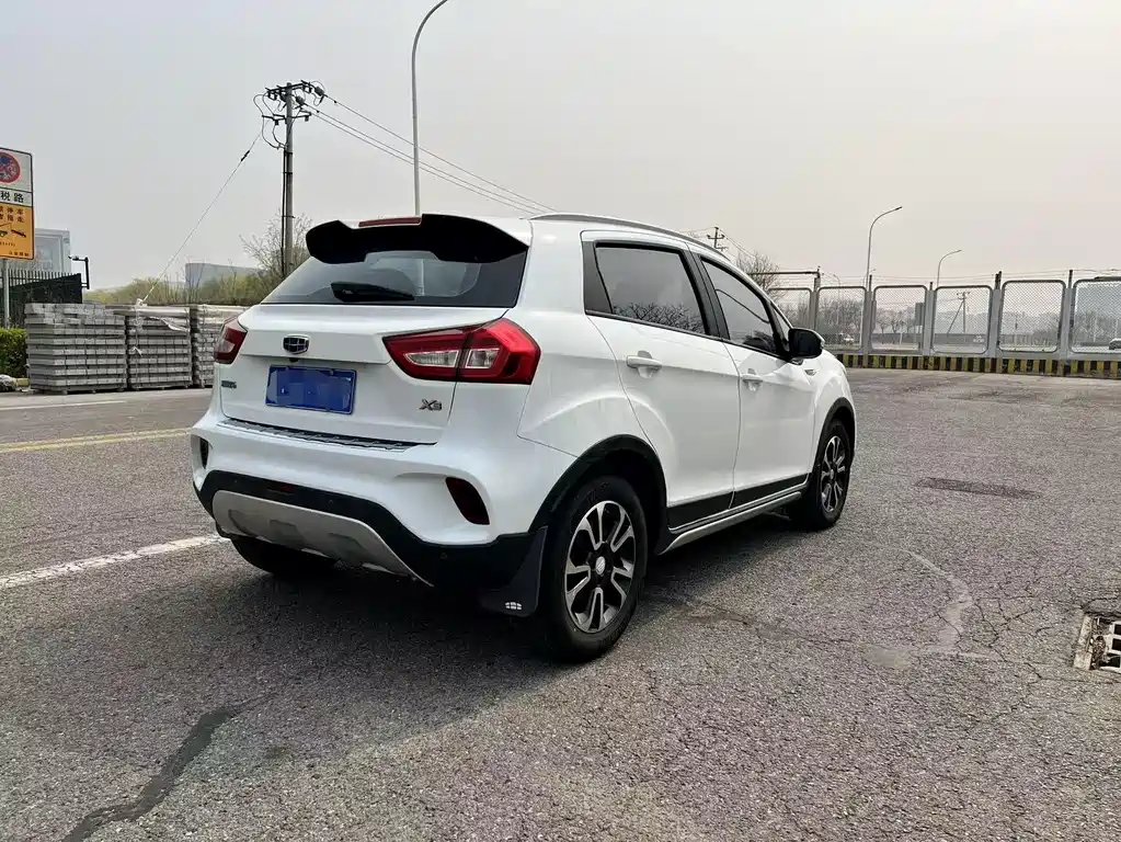 Geely Vision X3 2018 — фото 18