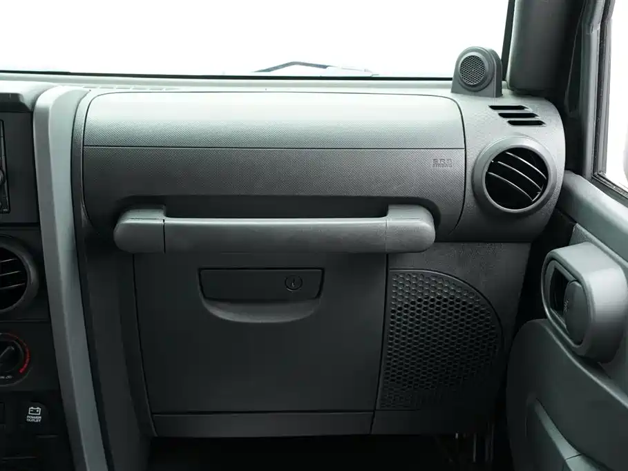 Jeep Wrangler 2010 — фото 19