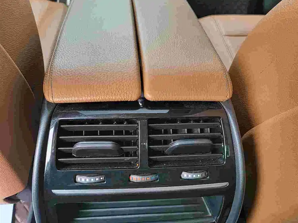 BMW 5 Series 2018 — фото 14