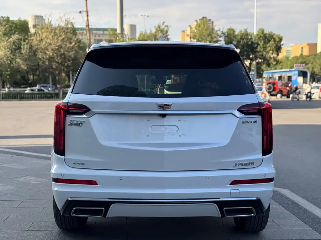Cadillac XT6 2024 — фото 11