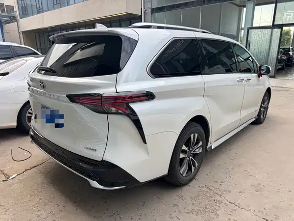 Toyota Granvia 2023