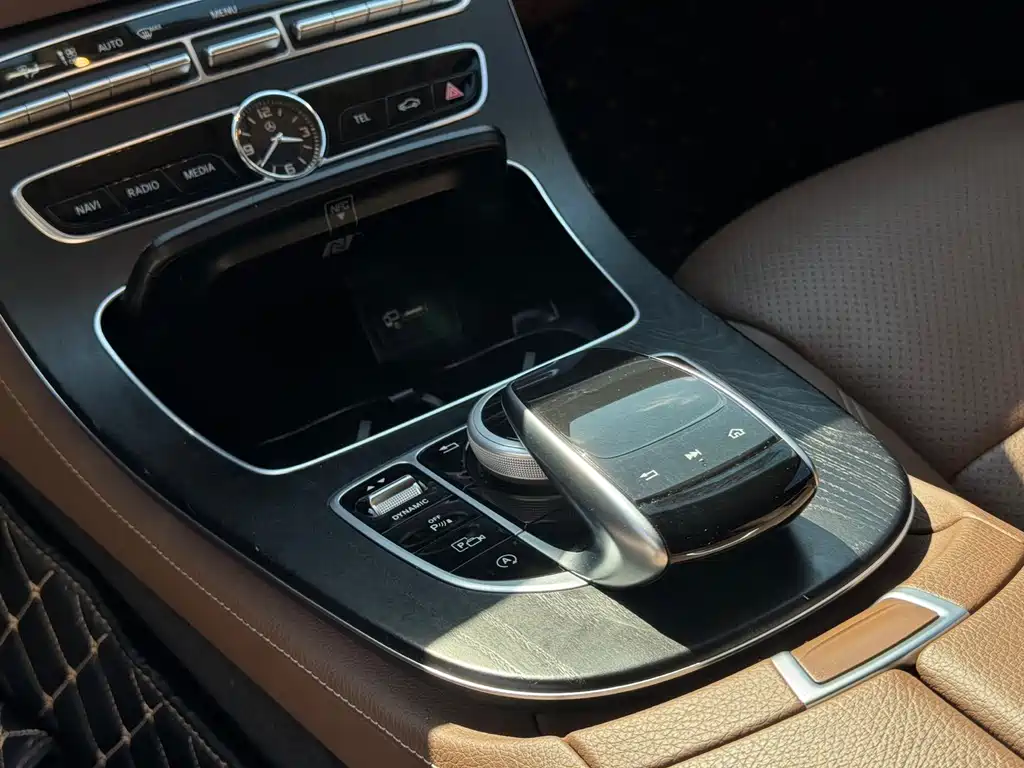 Mercedes-Benz E-Class 2018 — фото 18