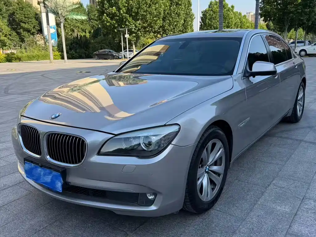 BMW 7 Series 2011 — фото 1