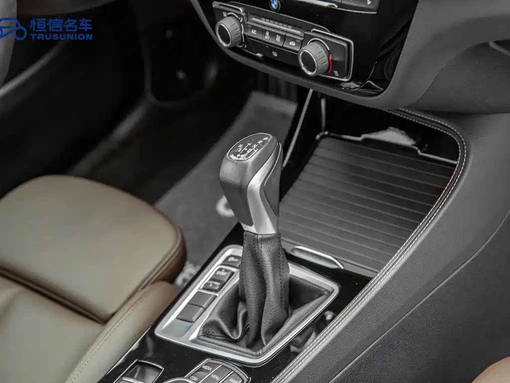 BMW 1 Series 2019 — фото 17