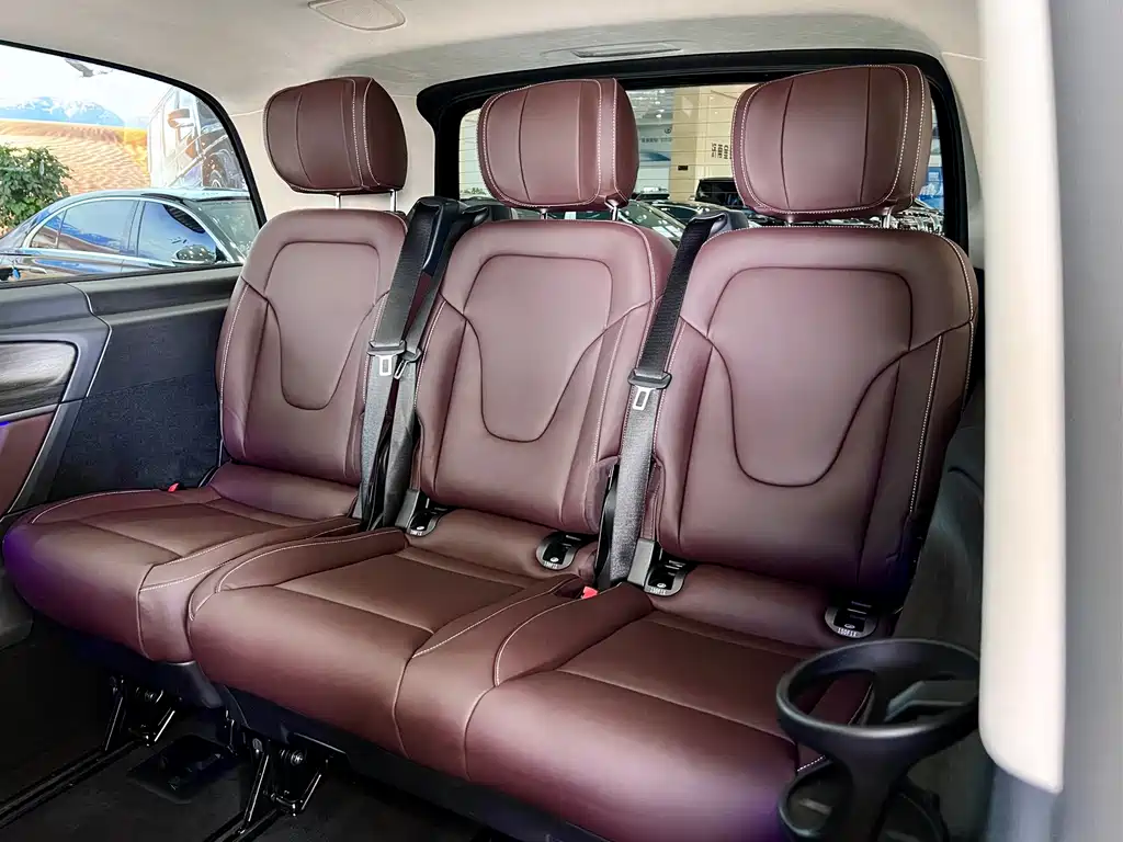 Mercedes-Benz V-Class 2025 — фото 11