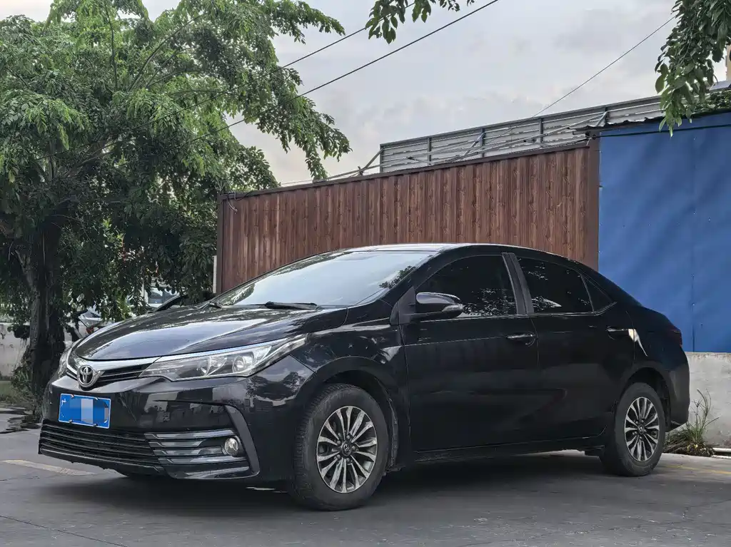 Toyota Corolla 2017 — фото 1