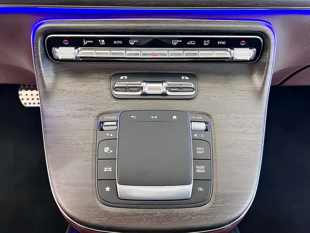 Mercedes-Benz V-Class 2025 — фото 17