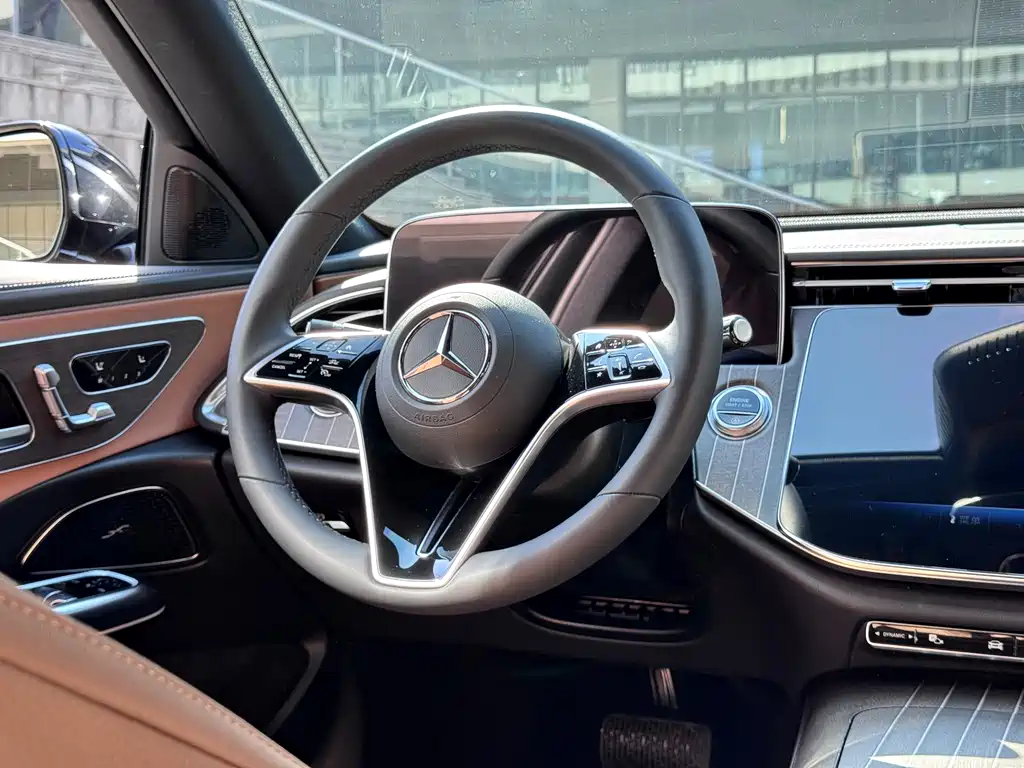 Mercedes-Benz E-Class 2024 — фото 13