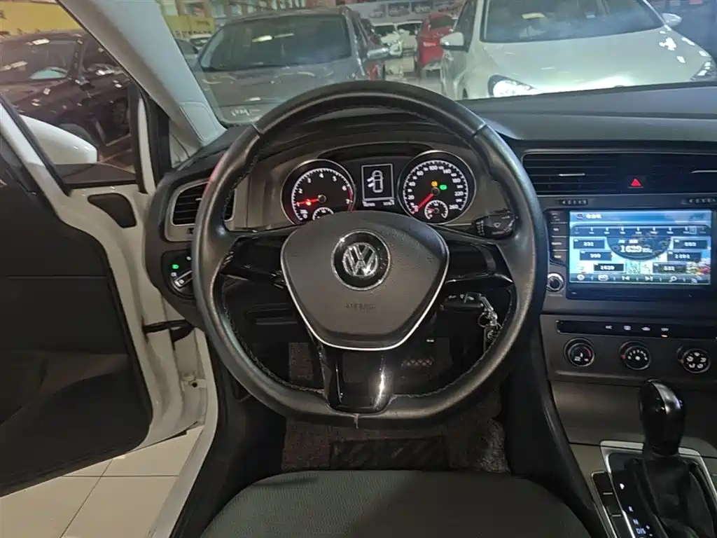 Volkswagen Golf 2015 — фото 11