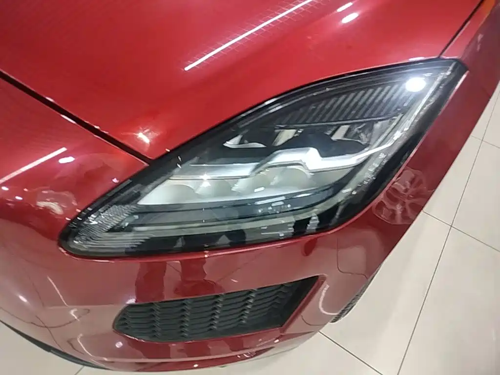 Jaguar E-PACE 2020 — фото 24
