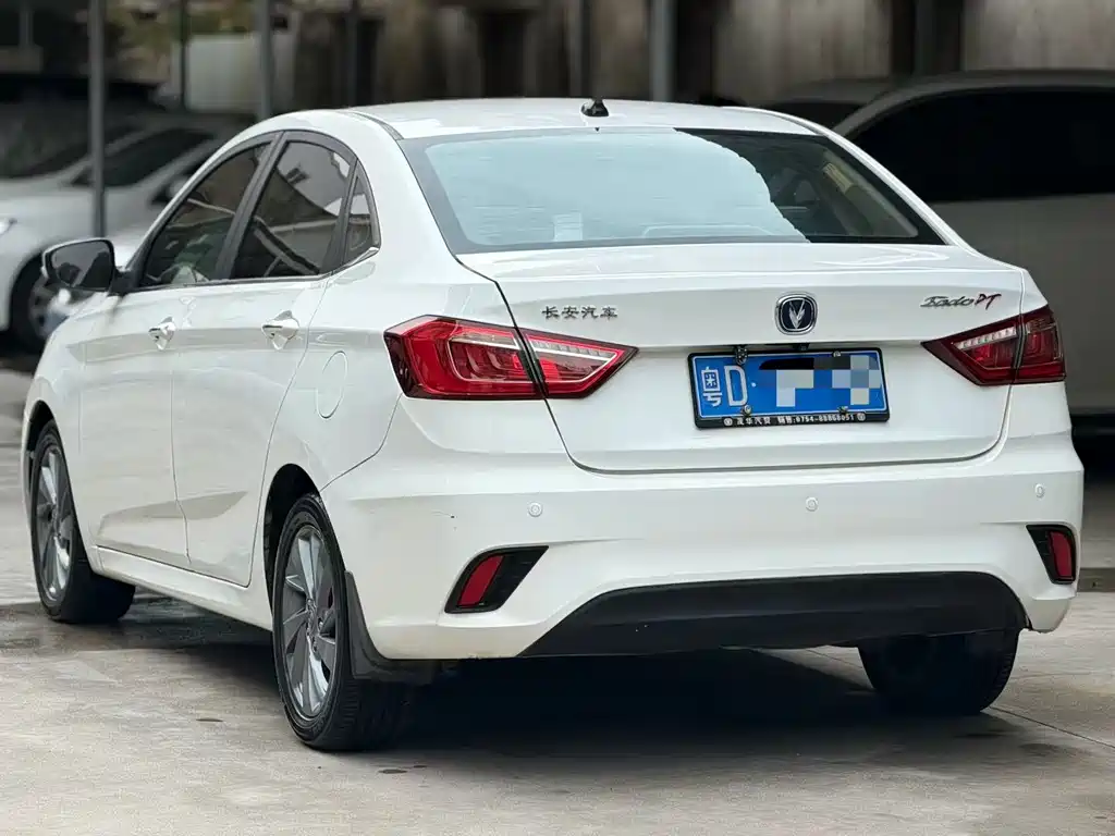 Changan Eado DT 2018 — фото 8