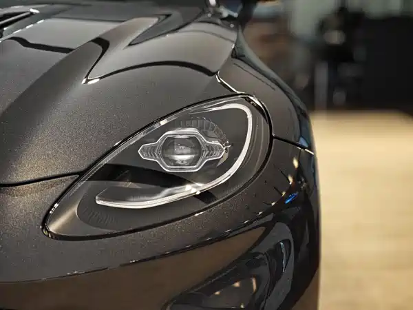 Aston Martin DBX 2024