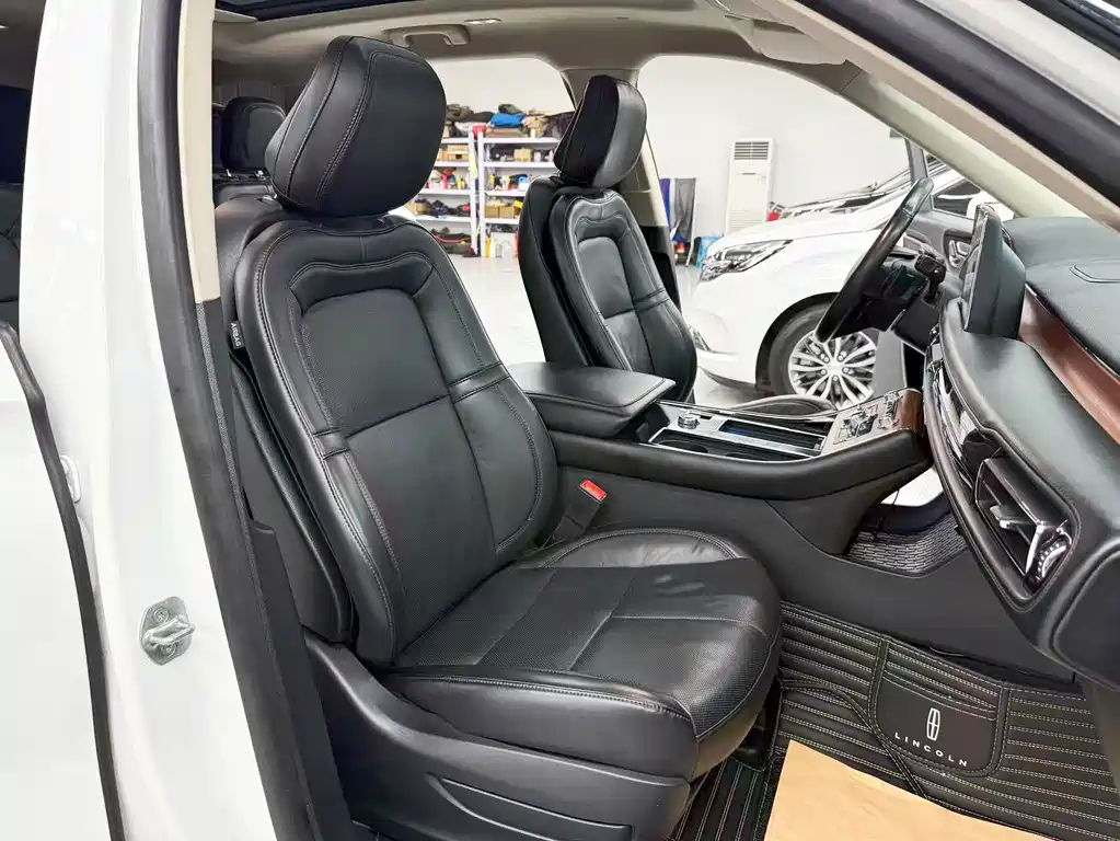 Lincoln Aviator 2019 — фото 17