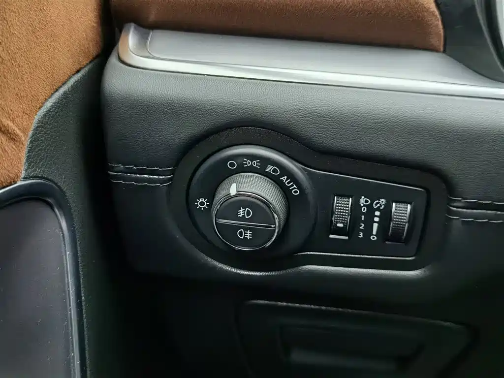 Jeep Grand Commander 2022 — фото 21