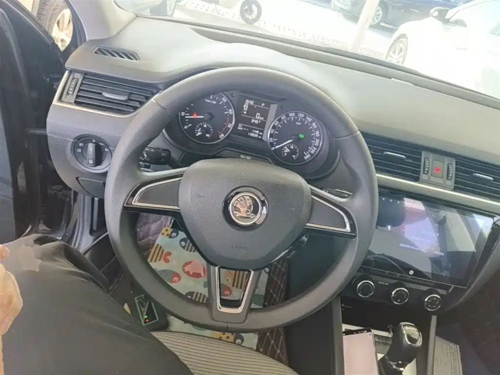 Skoda Octavia 2016 — фото 11
