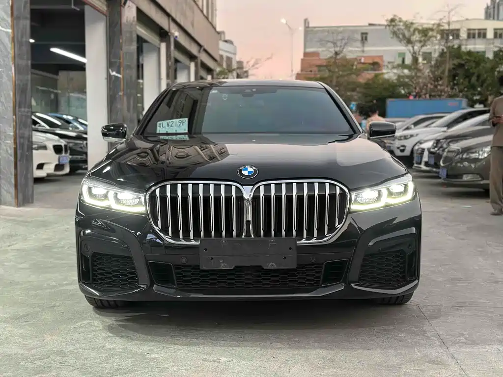BMW 7 Series 2021 — фото 1