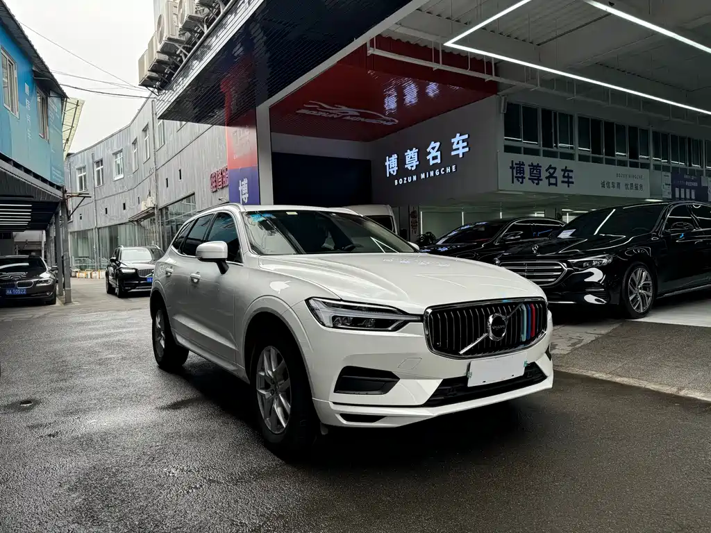 Volvo XC60 2019 — фото 2