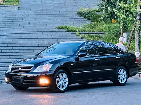 Toyota Crown 2005