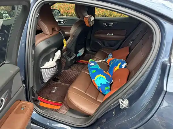 Volvo S60 2023