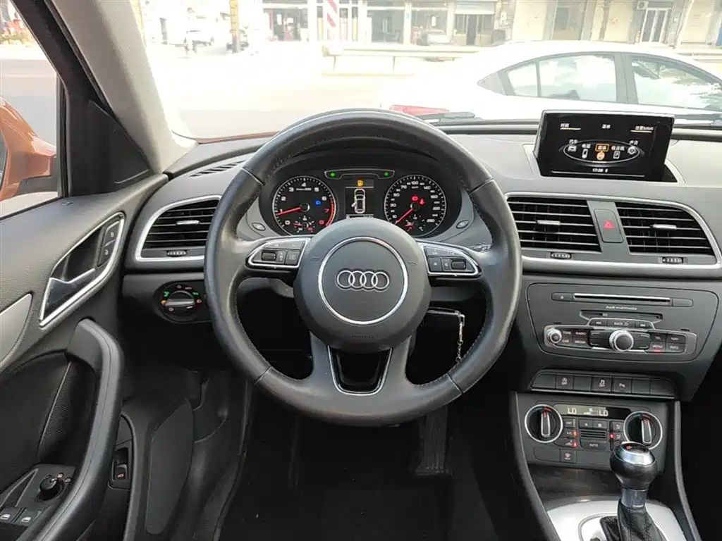Audi Q3 2017 — фото 11