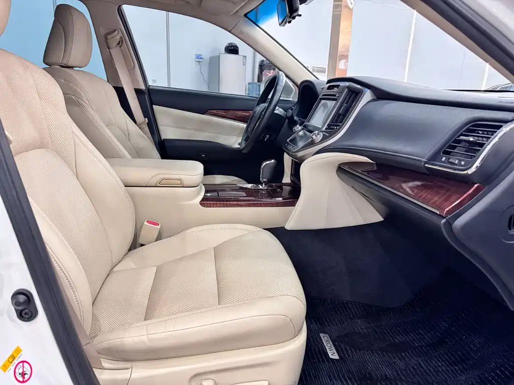 Toyota Crown 2016 — фото 14