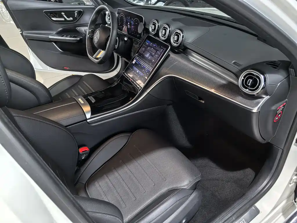 Mercedes-Benz C-Class 2024 — фото 18