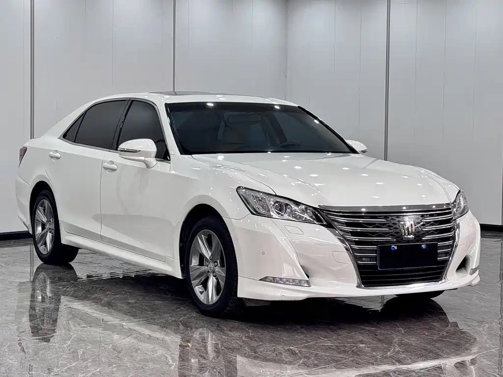 Toyota Crown 2016