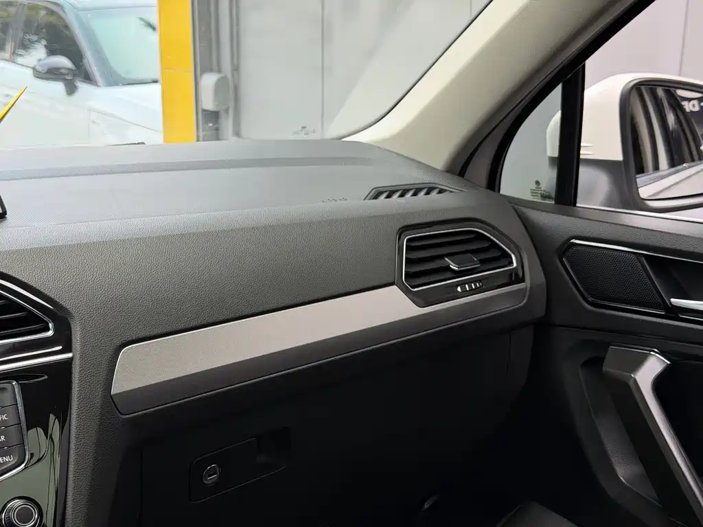 Volkswagen Tiguan L 2017 — фото 13