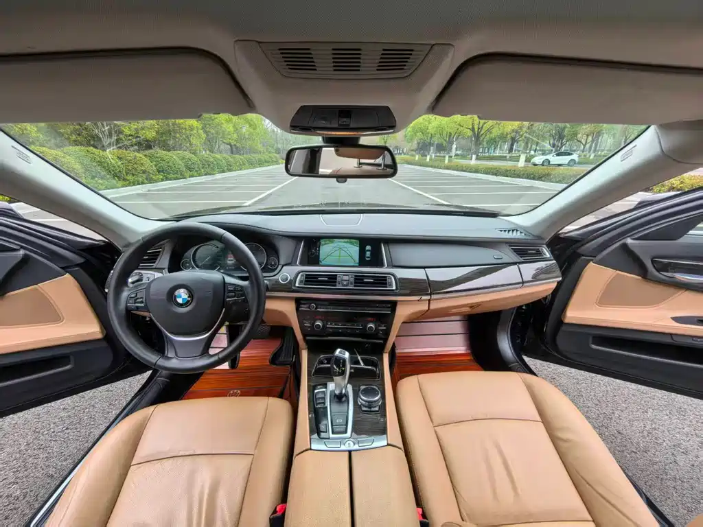 BMW 7 Series 2015 — фото 11