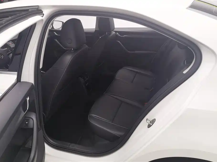 Skoda Octavia 2022 — фото 11