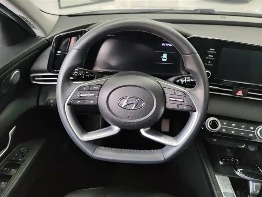 Hyundai Elantra 2023 — фото 15